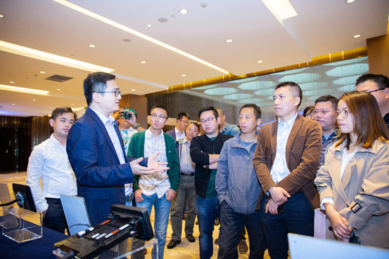 比亚迪汽车销售有限公司副总经理李云飞为媒体现场讲解。